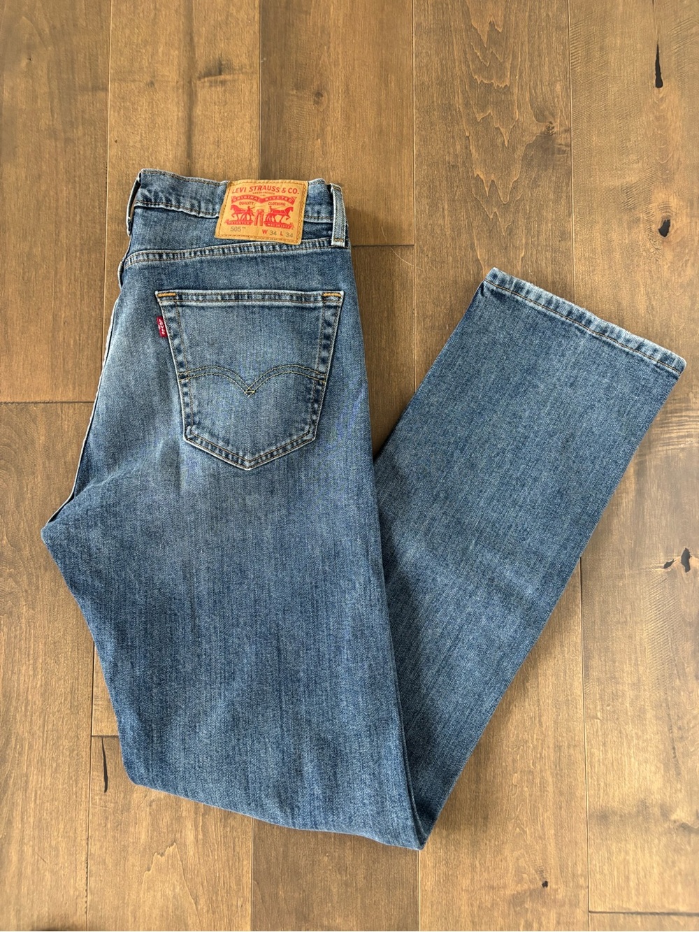 Levi's 505 Men's Blue Denim Jeans - Classic Straight Fit